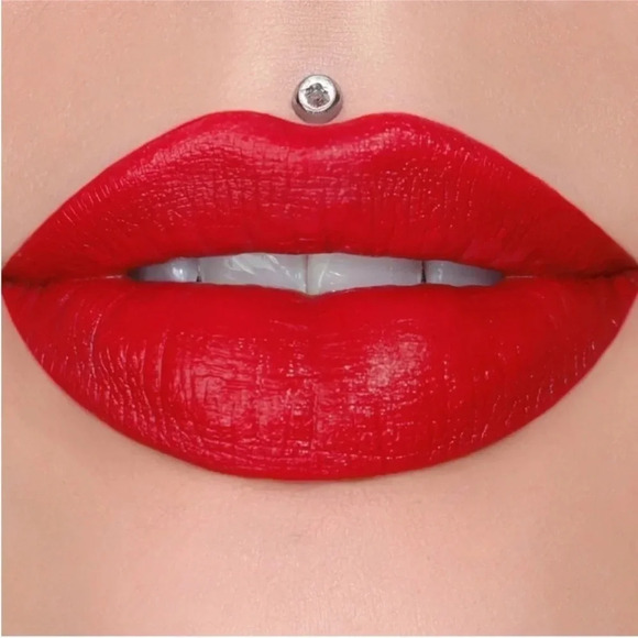 *Final Price* Jeffree Star Cosmetics Velvet Trap Lipstick in Red Affair NIB - Picture 1 of 4